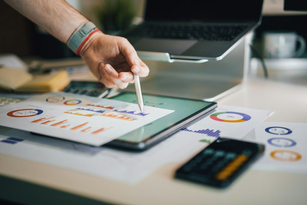 Employee working on descriptive analytics 