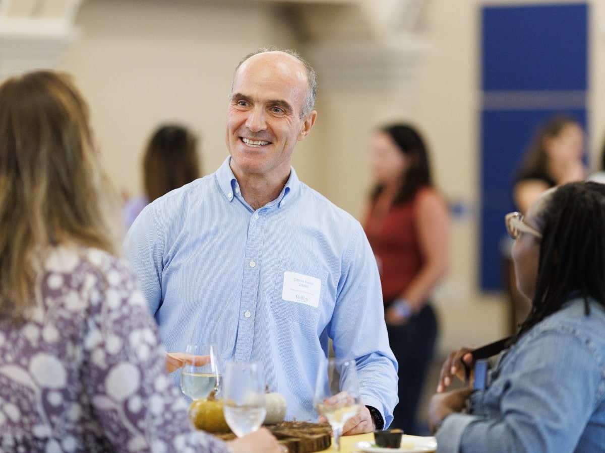 Alumni mentor at leadership awards reception.